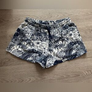 Old Navy 100% Cotton High-Waisted Shorts in Navy Palm Print Women’s Size L